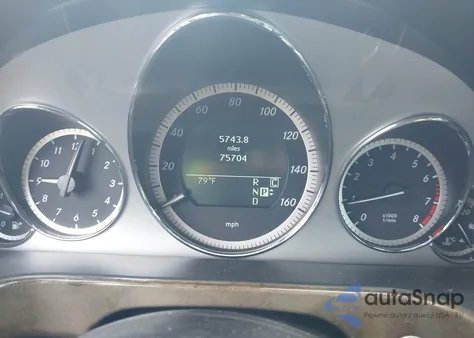 2010 Mercedes-Benz E 350 4Matic z USA, uszkodzony, nr VIN WDDHF8HB2AA244482